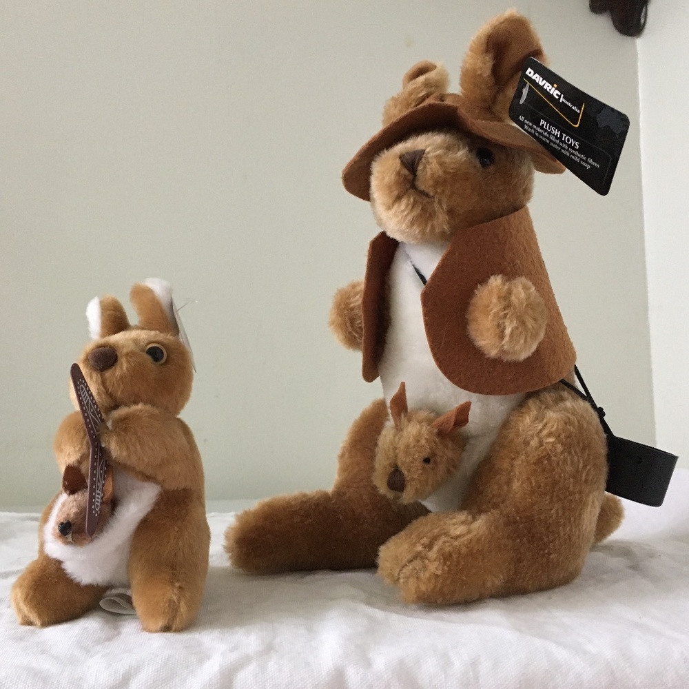 Duo of Kangaroos with Joeys. Bought in Australia🇦🇺NWT ❤️❤️❤️